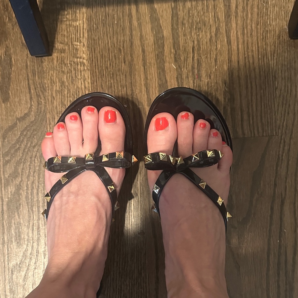 Steven New York Deevan Studded Bow Jelly Sandals!